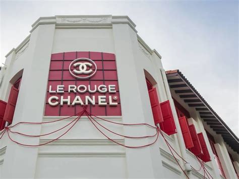 Chanel’s Le Rouge 'red lab' pops up at Mohamed Sultan Road for 